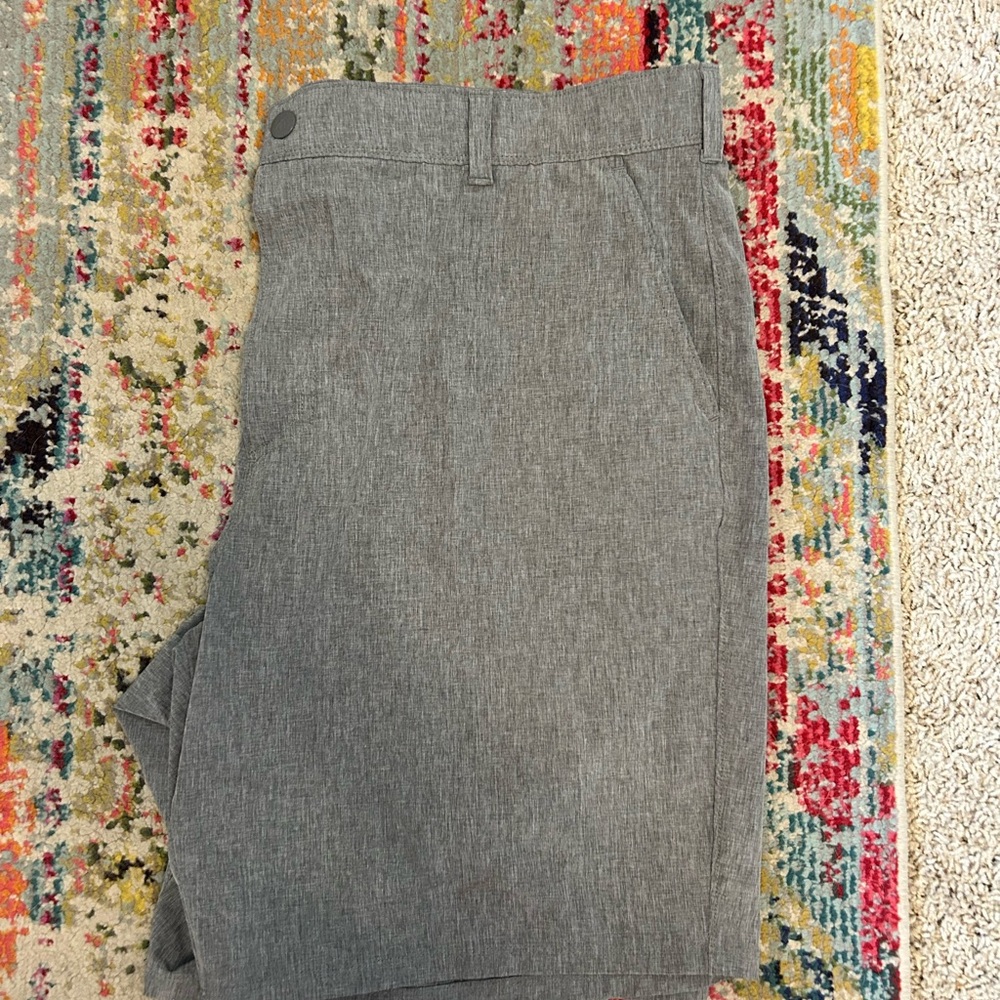 Izod Men's Charcoal Flat Front Shorts